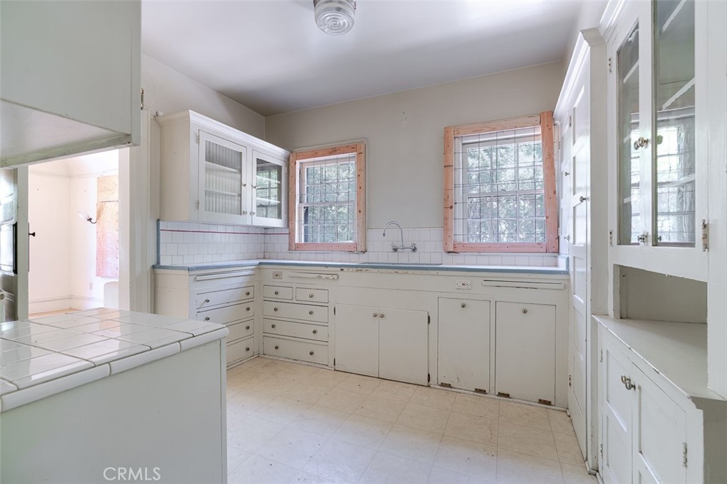 696 Saint John Avenue