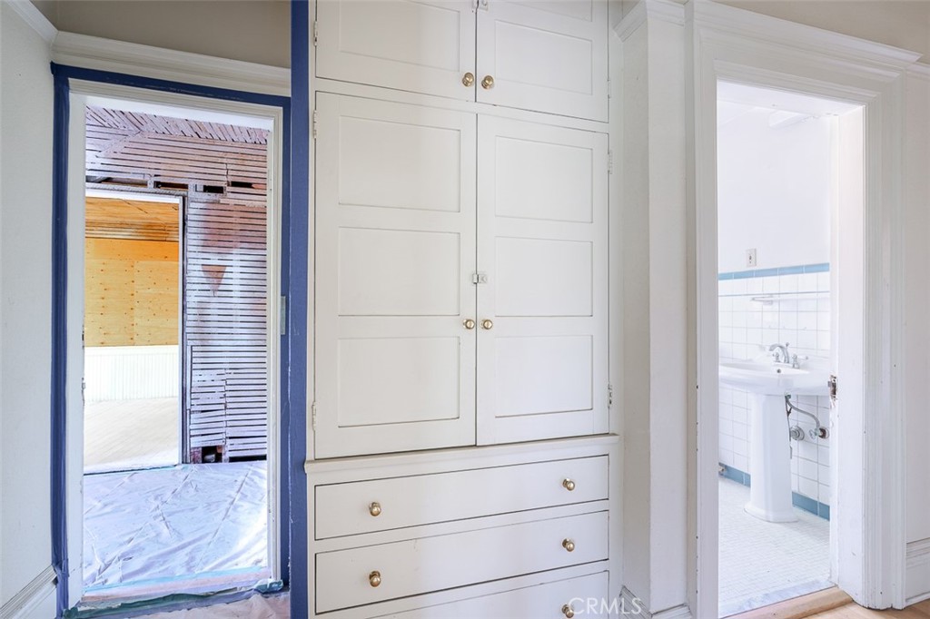 696 Saint John Avenue