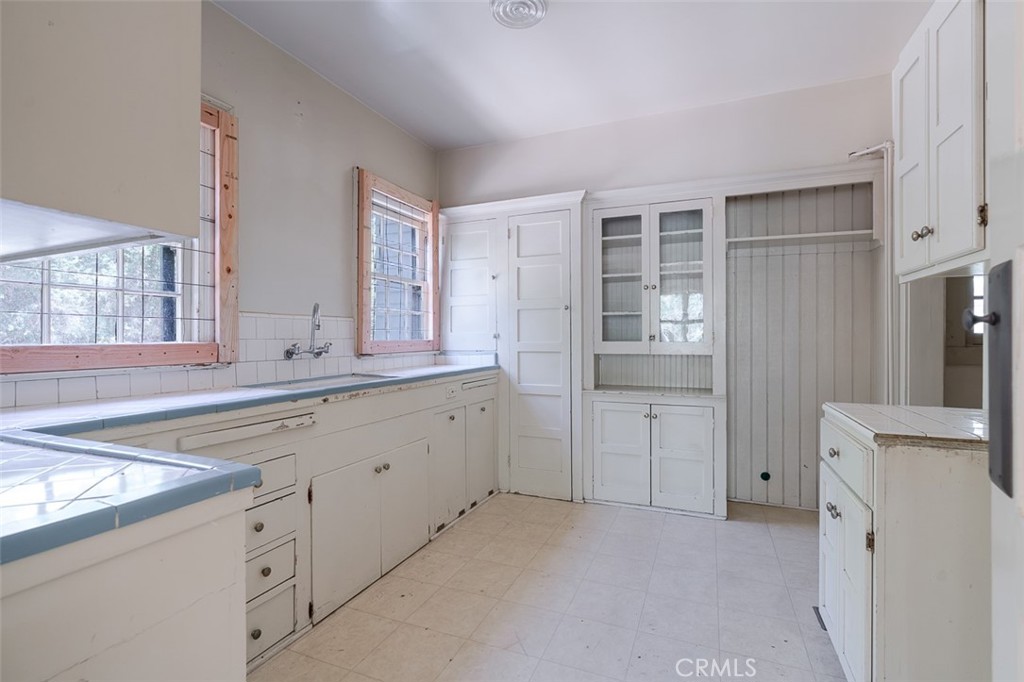 696 Saint John Avenue