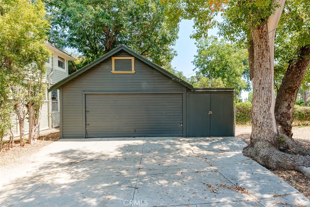 696 Saint John Avenue