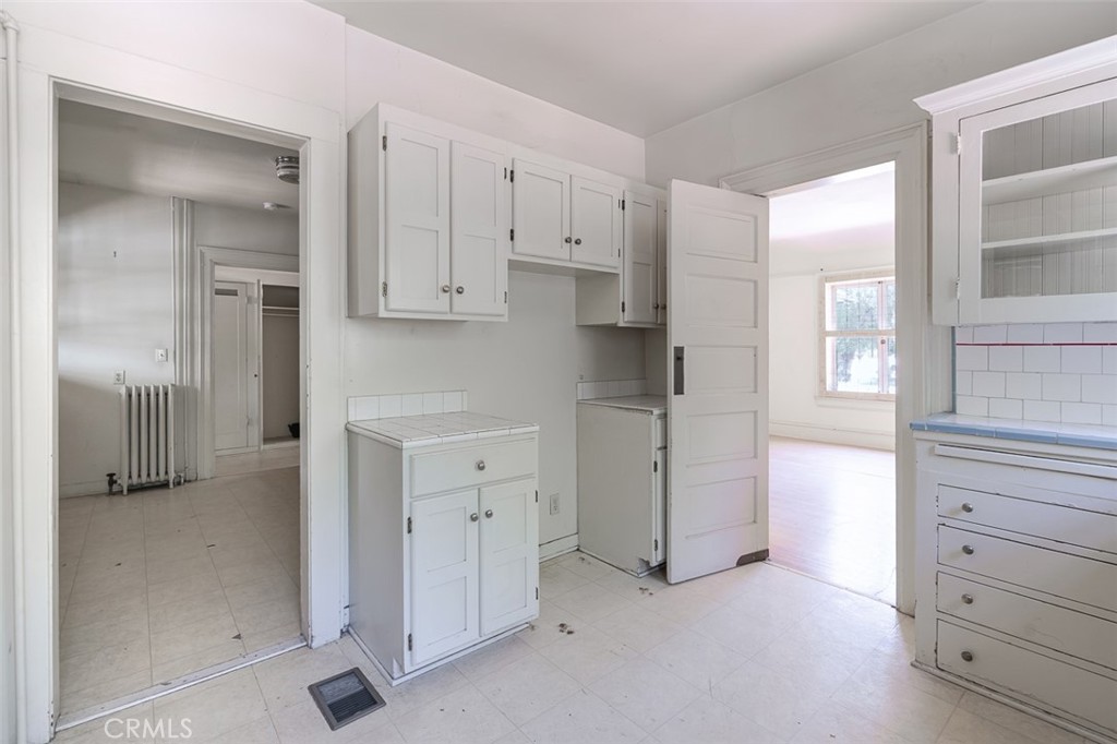 696 Saint John Avenue