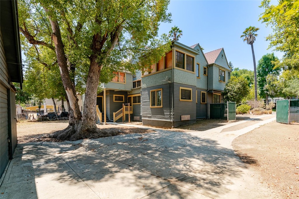 696 Saint John Avenue