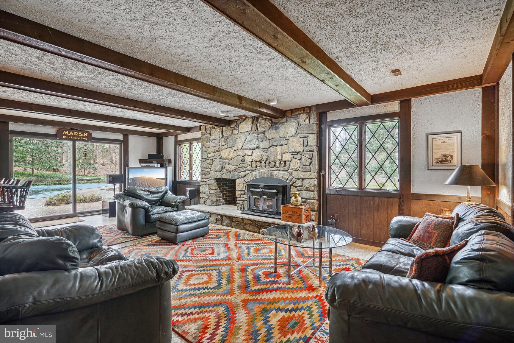 11307 Lilting Ln