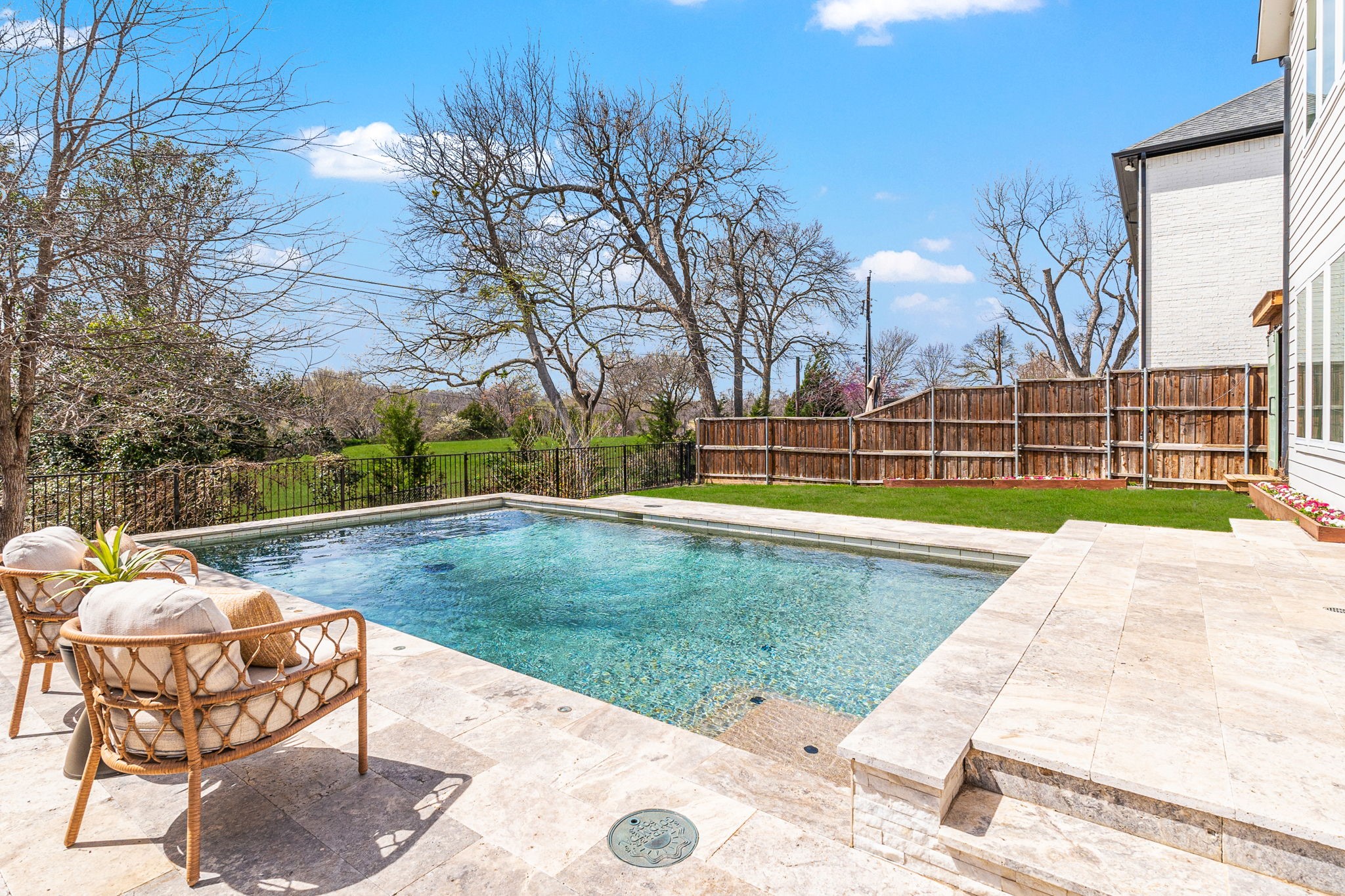 6946 La Vista Drive