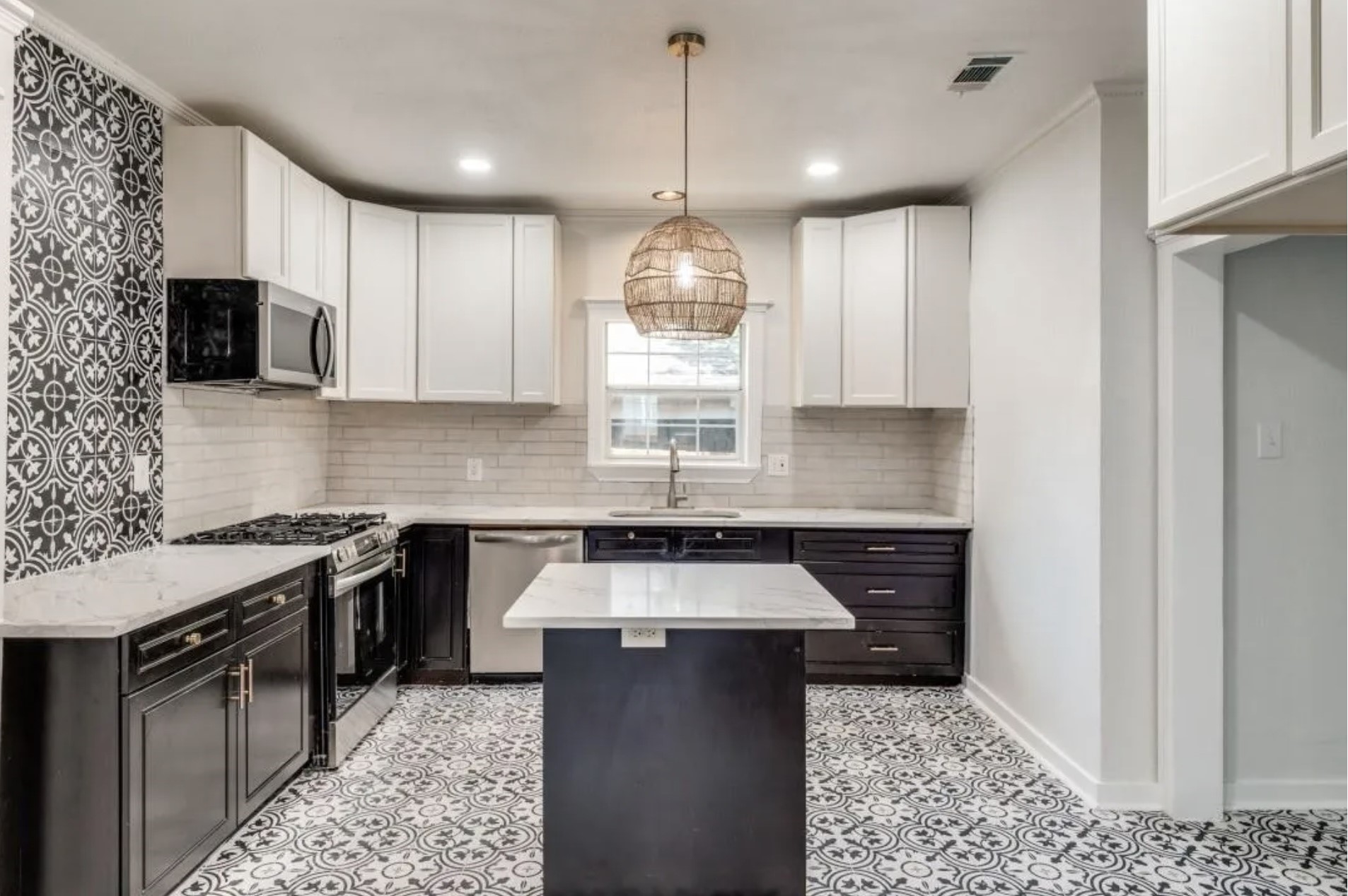 620 S Winnetka Avenue