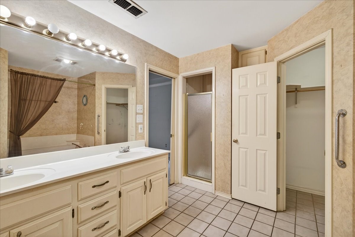 3236 Lexington Drive