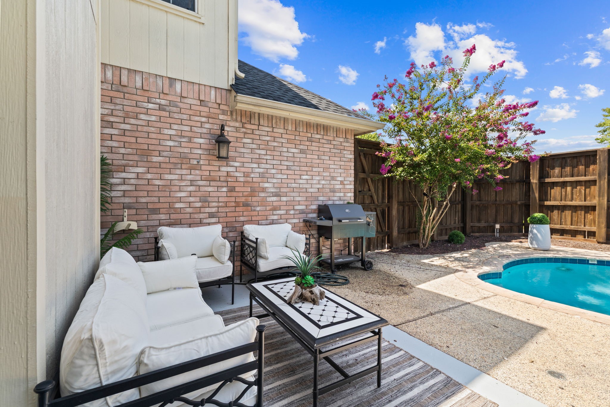 11608 Meridian Drive