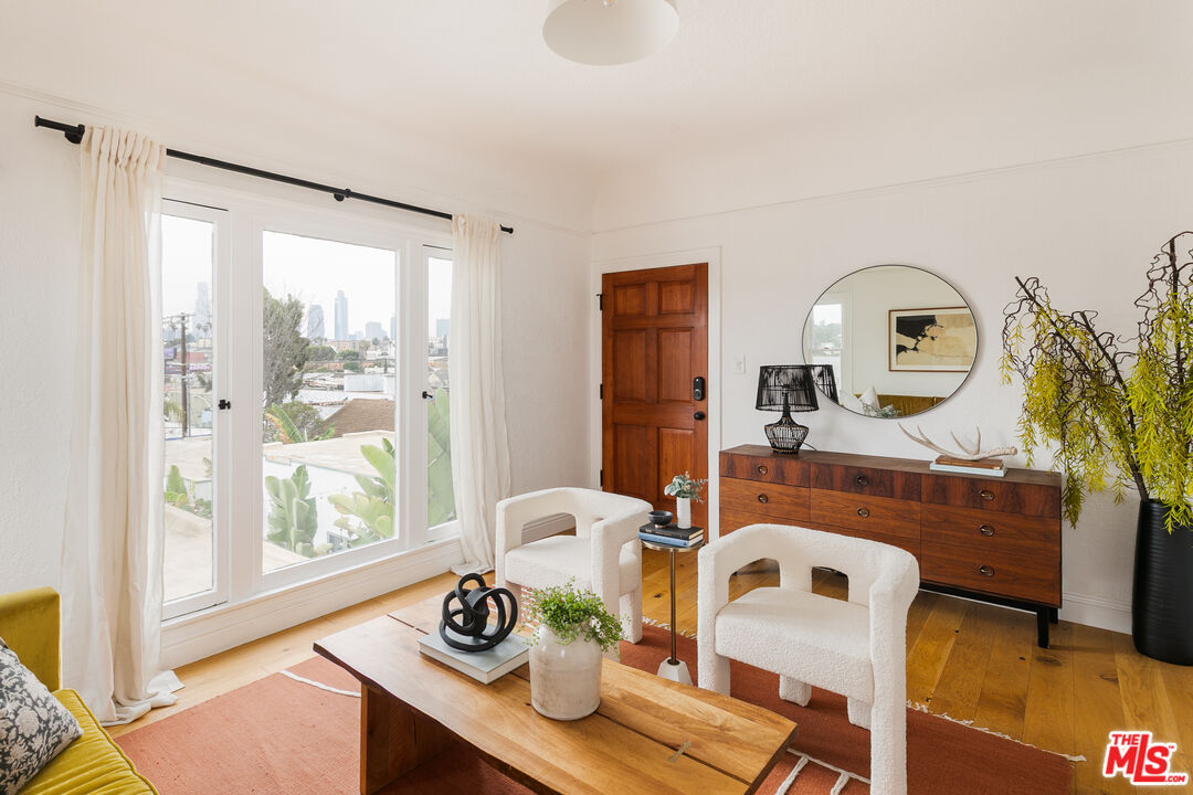 119 Rosemont Ave Unit: 1/4