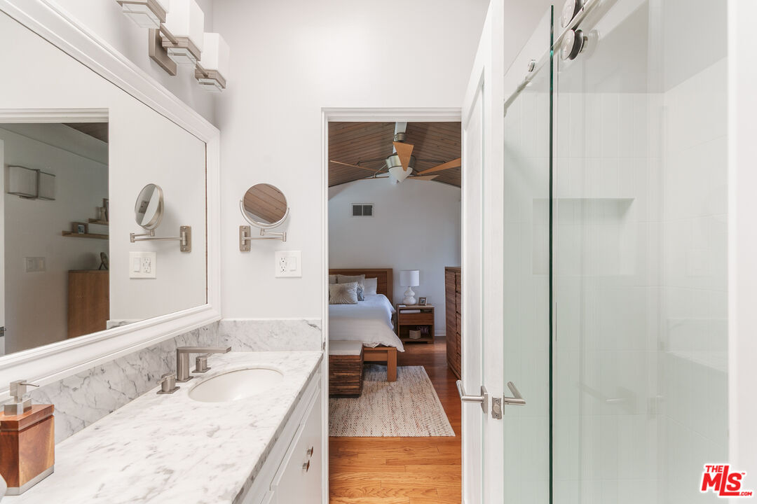 3149 Charing Cross Pl