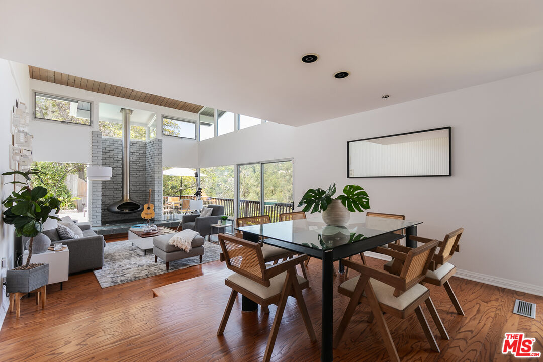 3149 Charing Cross Pl