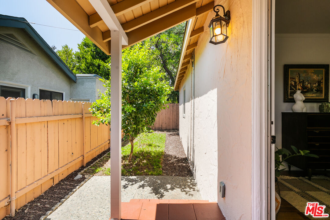 1065 N El Molino Ave