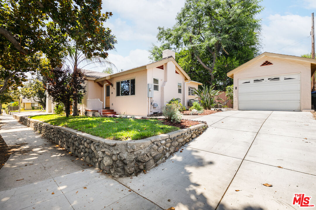1065 N El Molino Ave