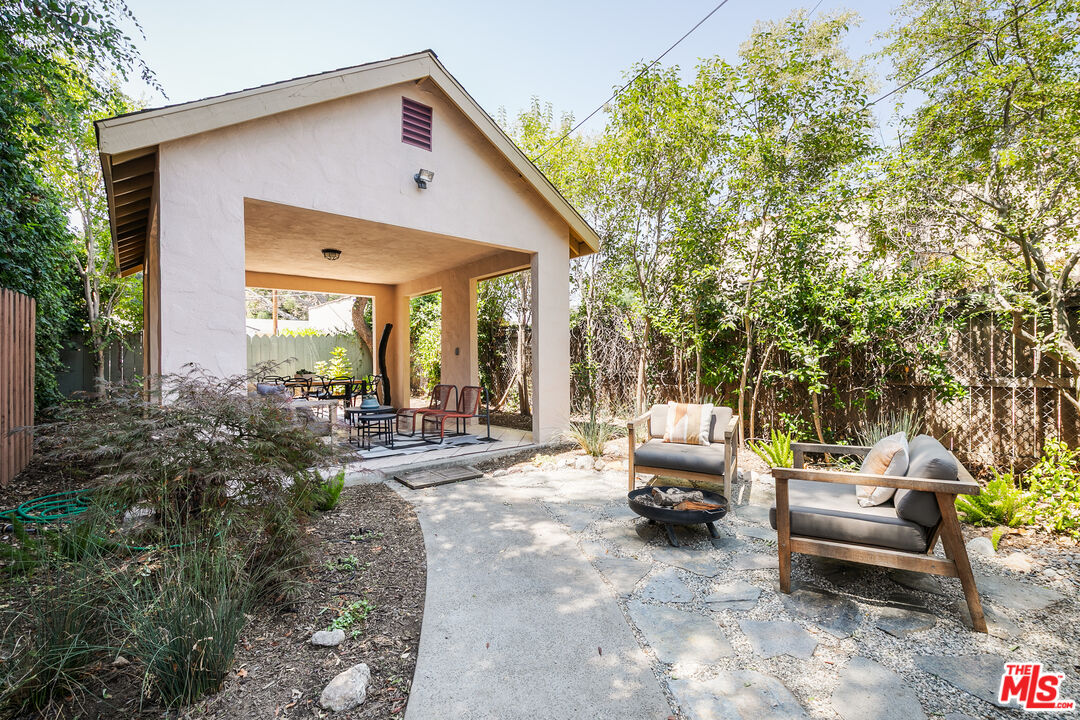 1065 N El Molino Ave