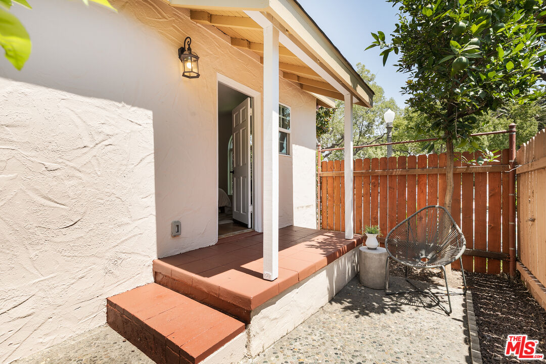 1065 N El Molino Ave