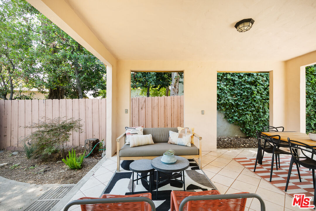 1065 N El Molino Ave