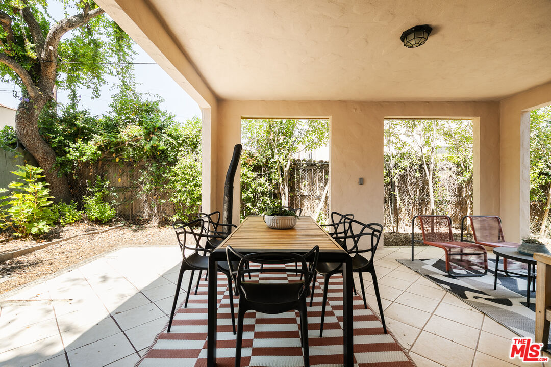 1065 N El Molino Ave