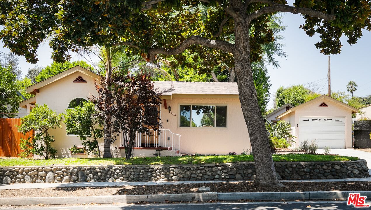 1065 N El Molino Ave
