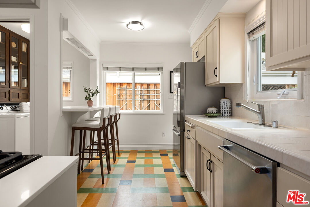 5539 Ventura Canyon Ave