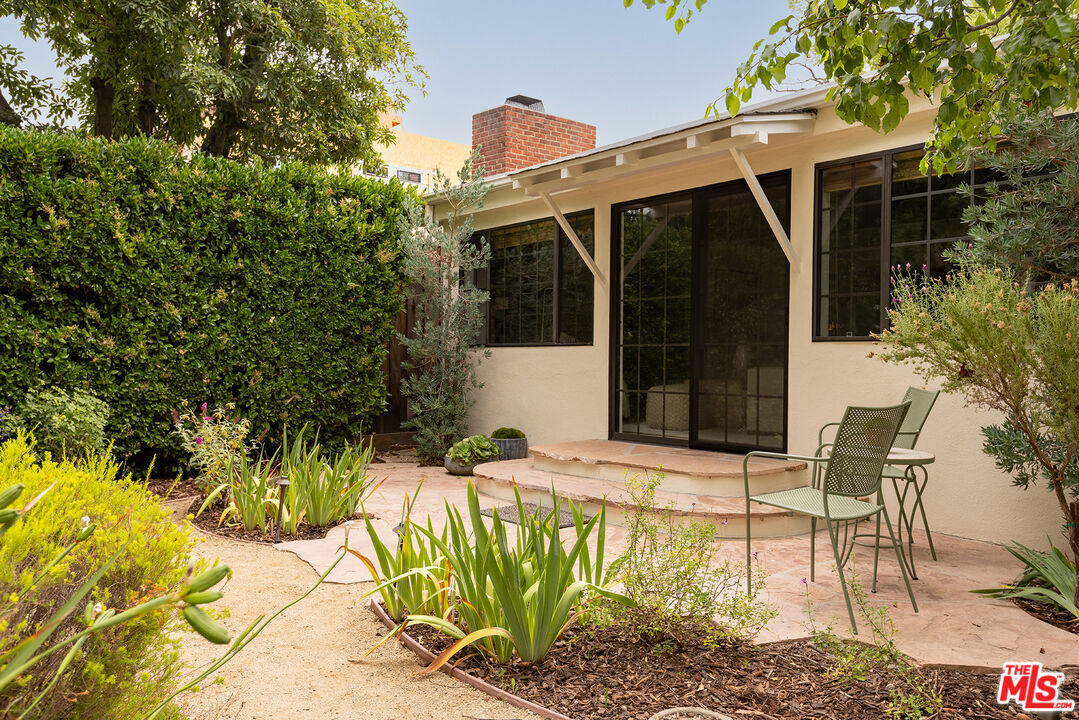 5539 Ventura Canyon Ave