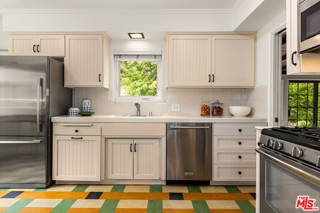 5539 Ventura Canyon Ave