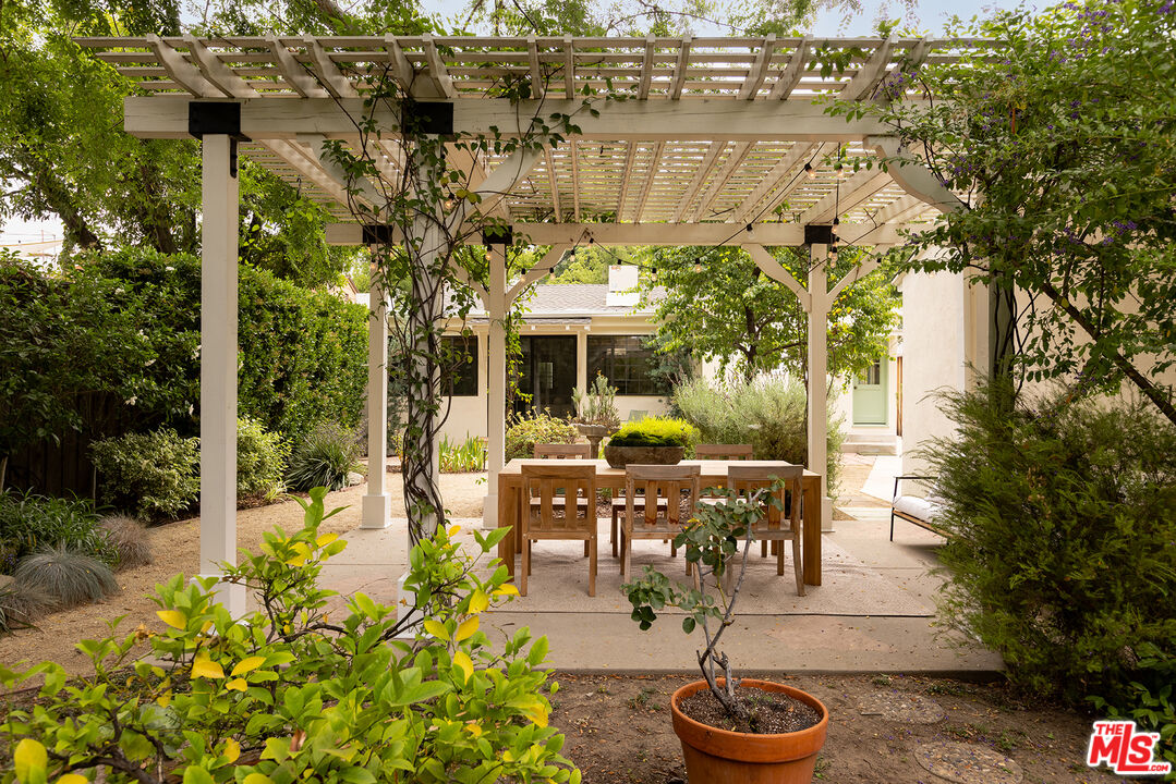 5539 Ventura Canyon Ave