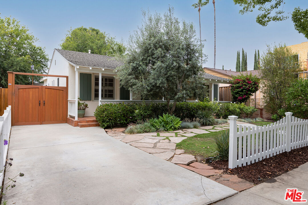 5539 Ventura Canyon Ave