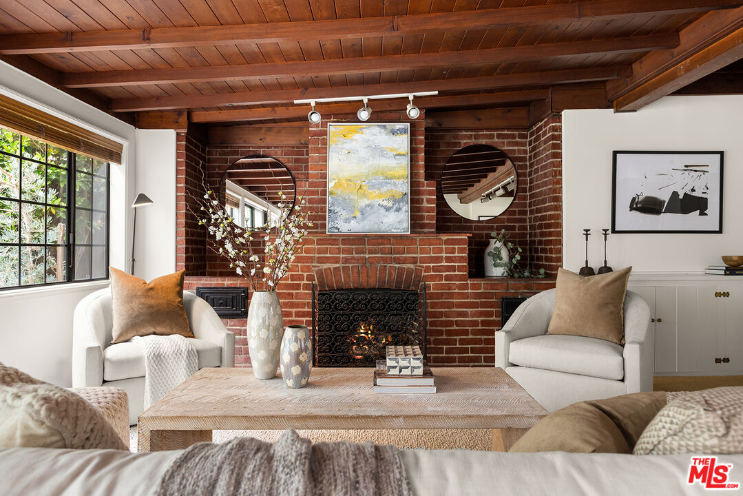 5539 Ventura Canyon Ave