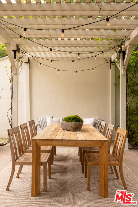 5539 Ventura Canyon Ave