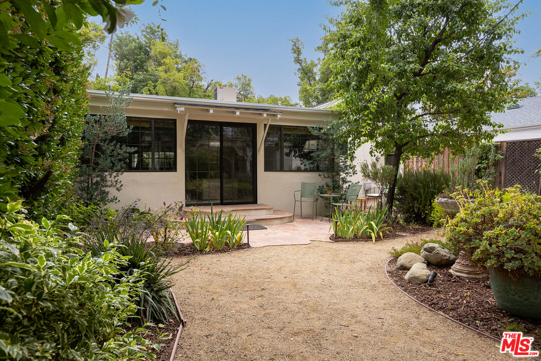 5539 Ventura Canyon Ave