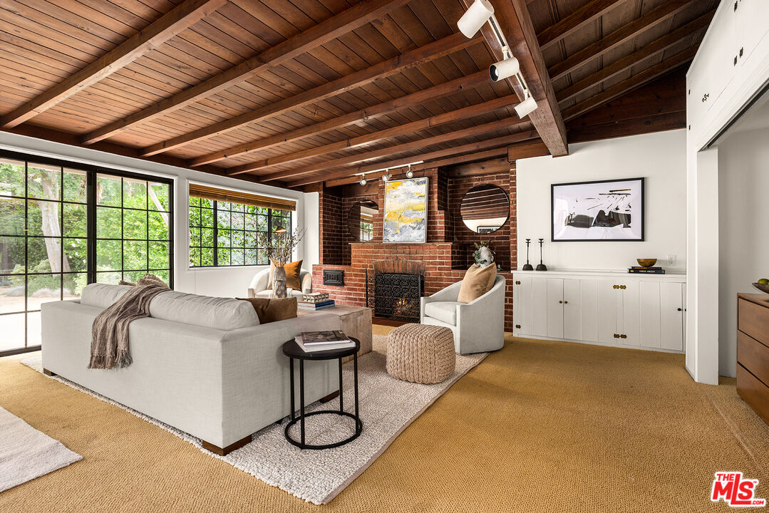 5539 Ventura Canyon Ave