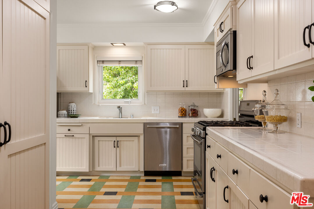 5539 Ventura Canyon Ave