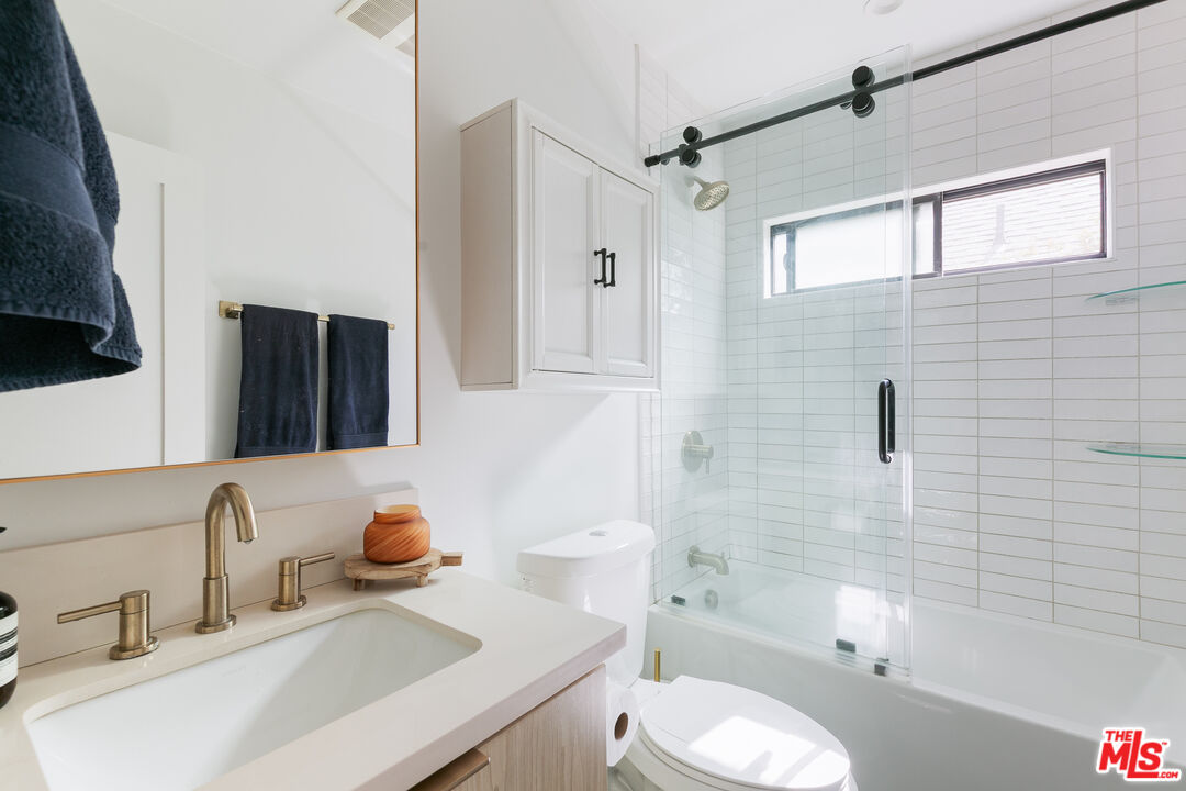 331 Brooks Ave Unit: 2