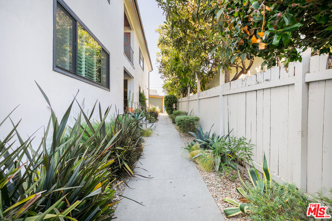 331 Brooks Ave Unit: 2