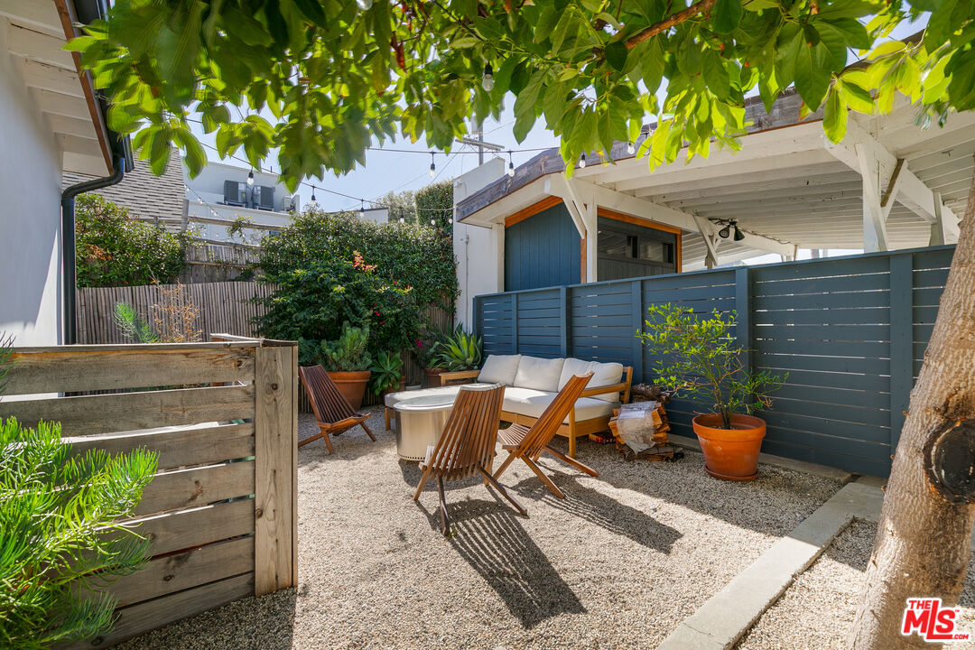 331 Brooks Ave Unit: 2