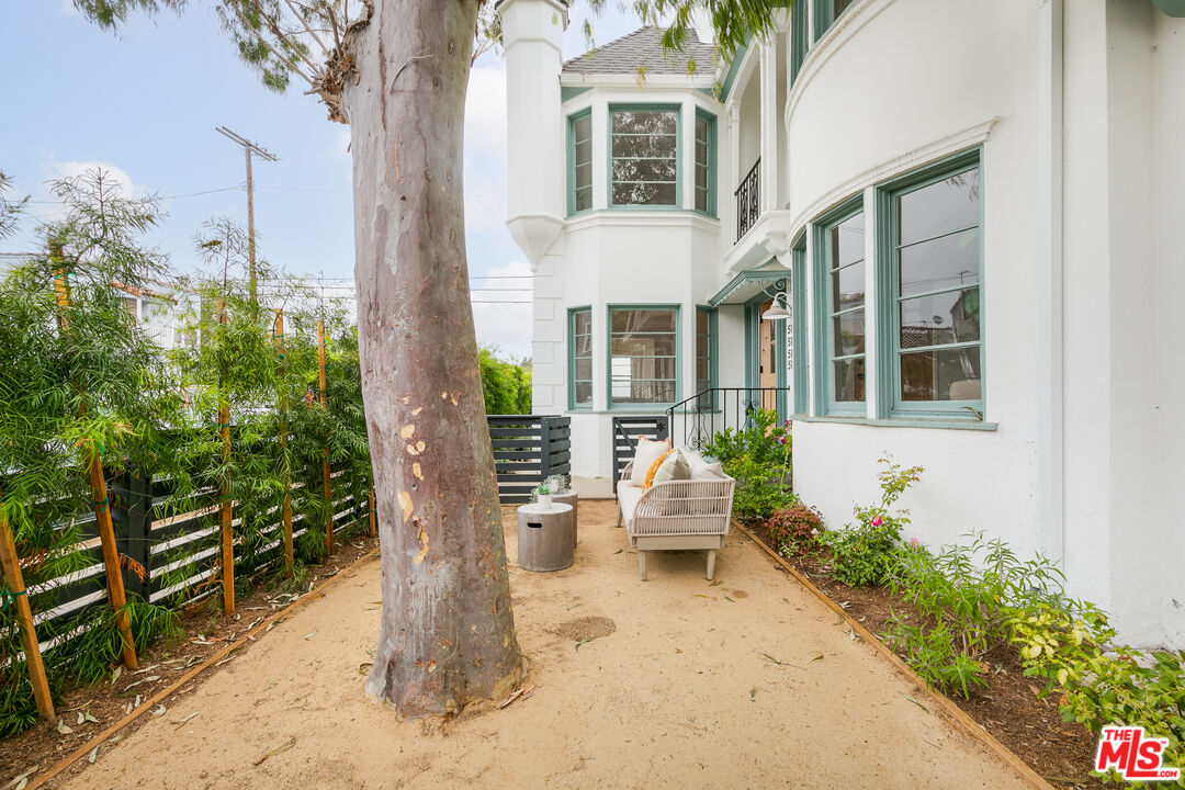 517 Rose Ave