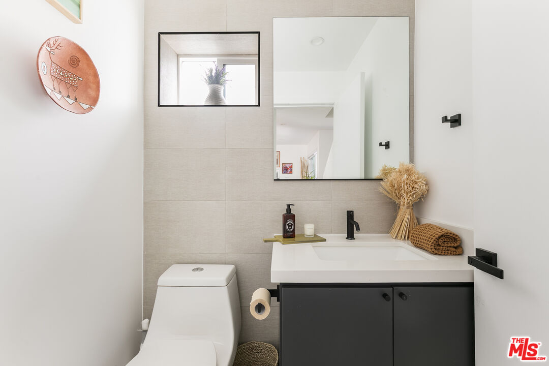 2652 S Mansfield Ave