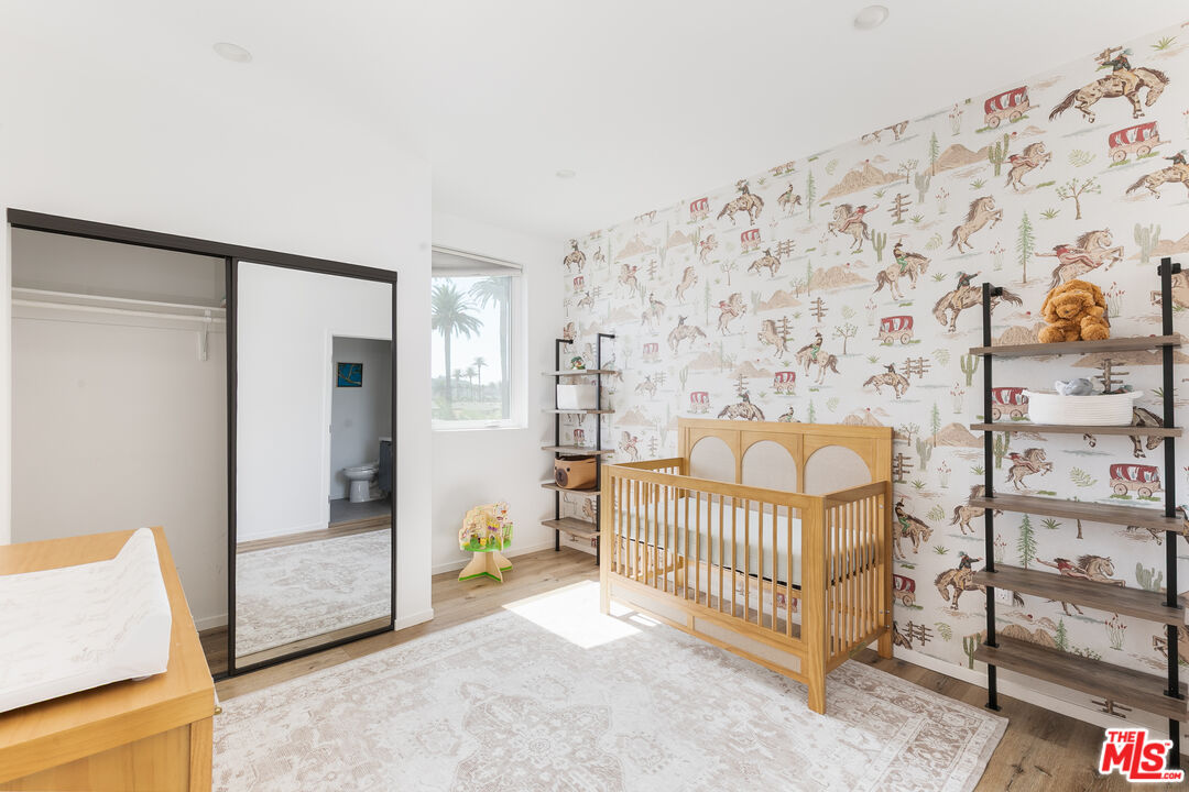 2652 S Mansfield Ave