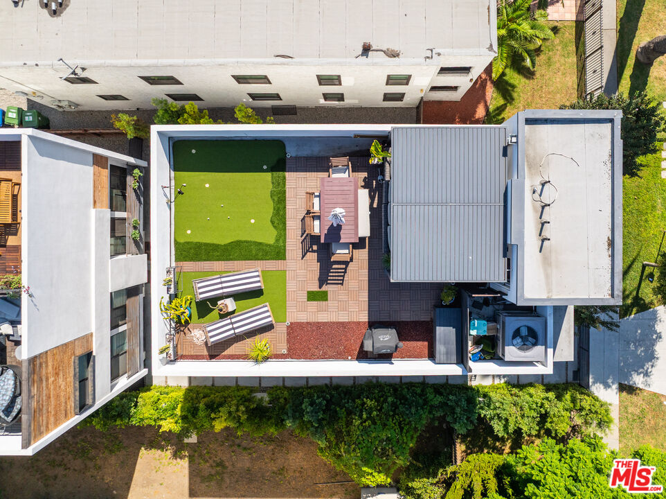 2652 S Mansfield Ave