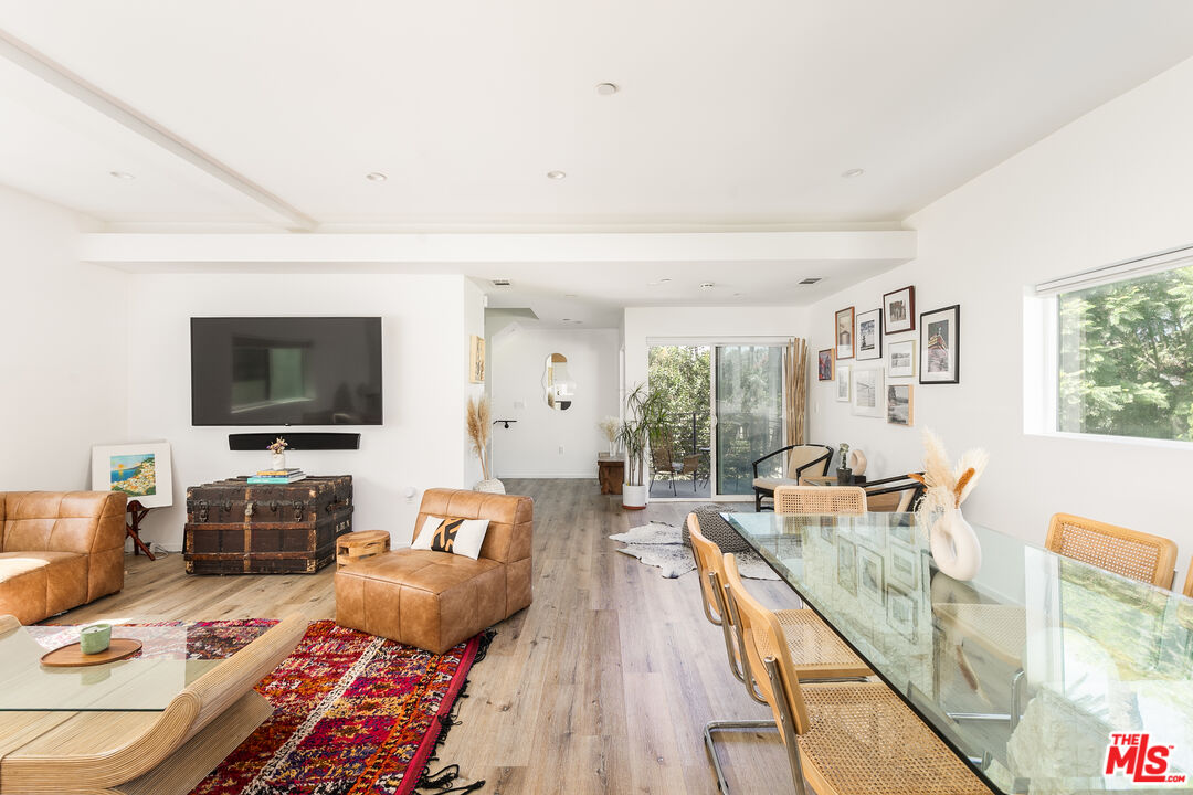 2652 S Mansfield Ave