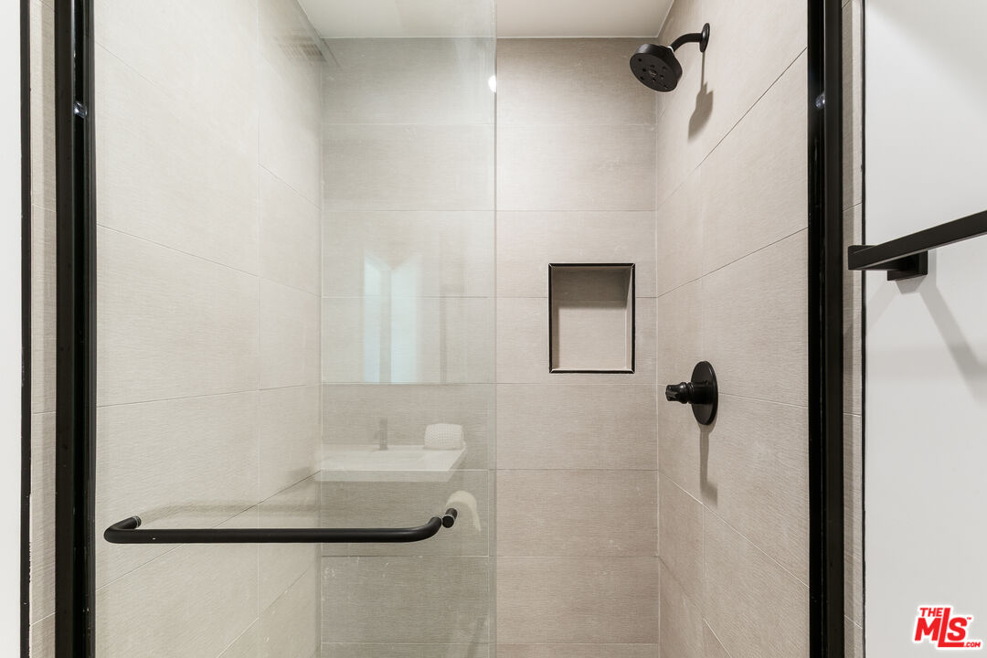 2652 S Mansfield Ave