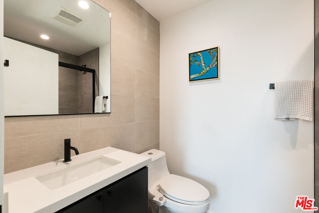 2652 S Mansfield Ave