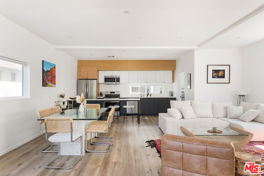 2652 S Mansfield Ave