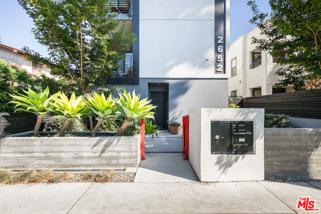 2652 S Mansfield Ave