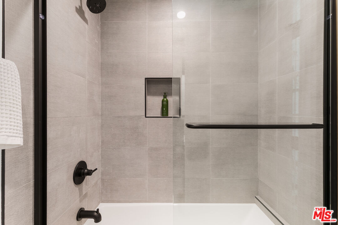 2652 S Mansfield Ave