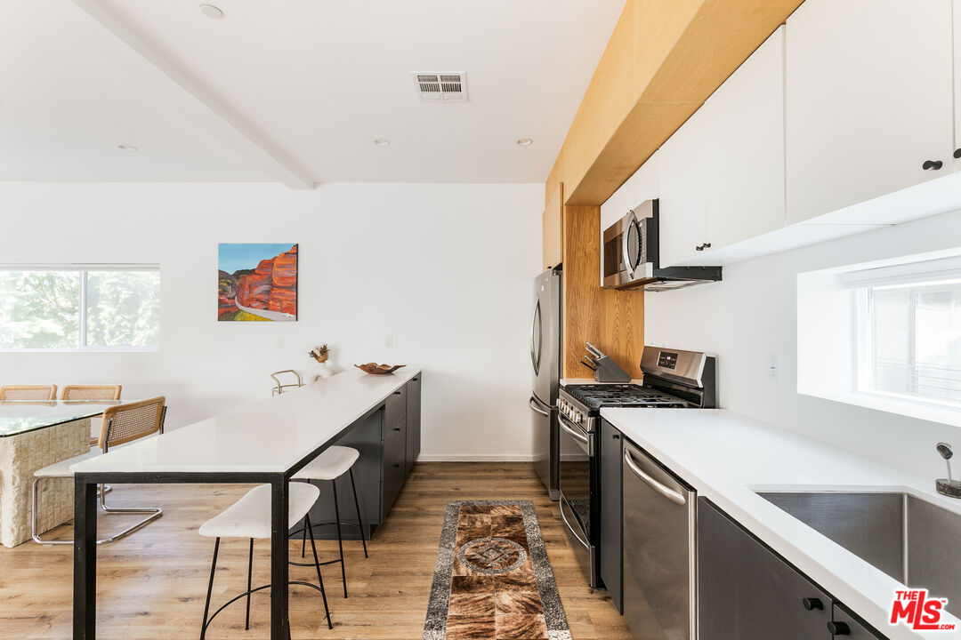 2652 S Mansfield Ave