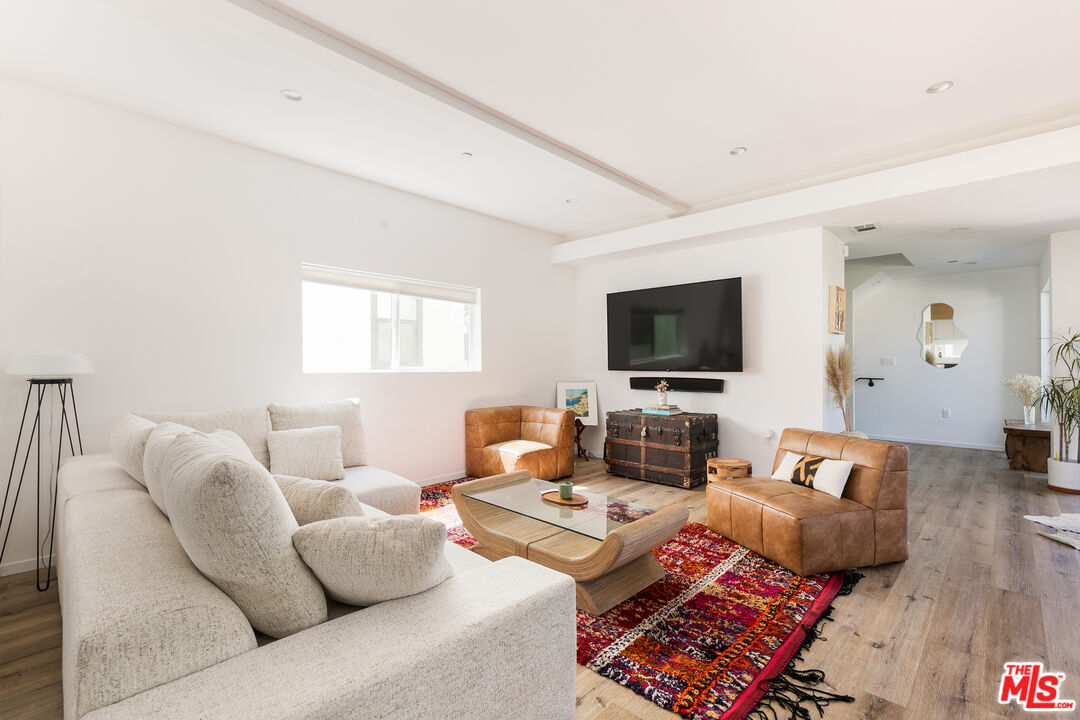 2652 S Mansfield Ave