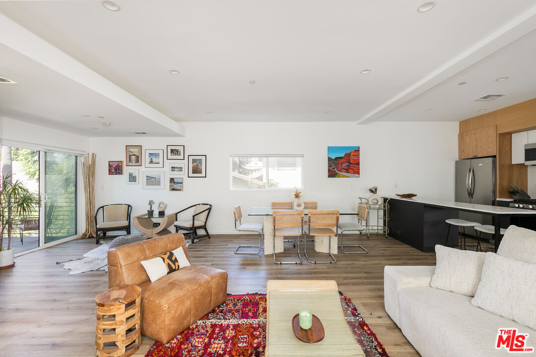 2652 S Mansfield Ave