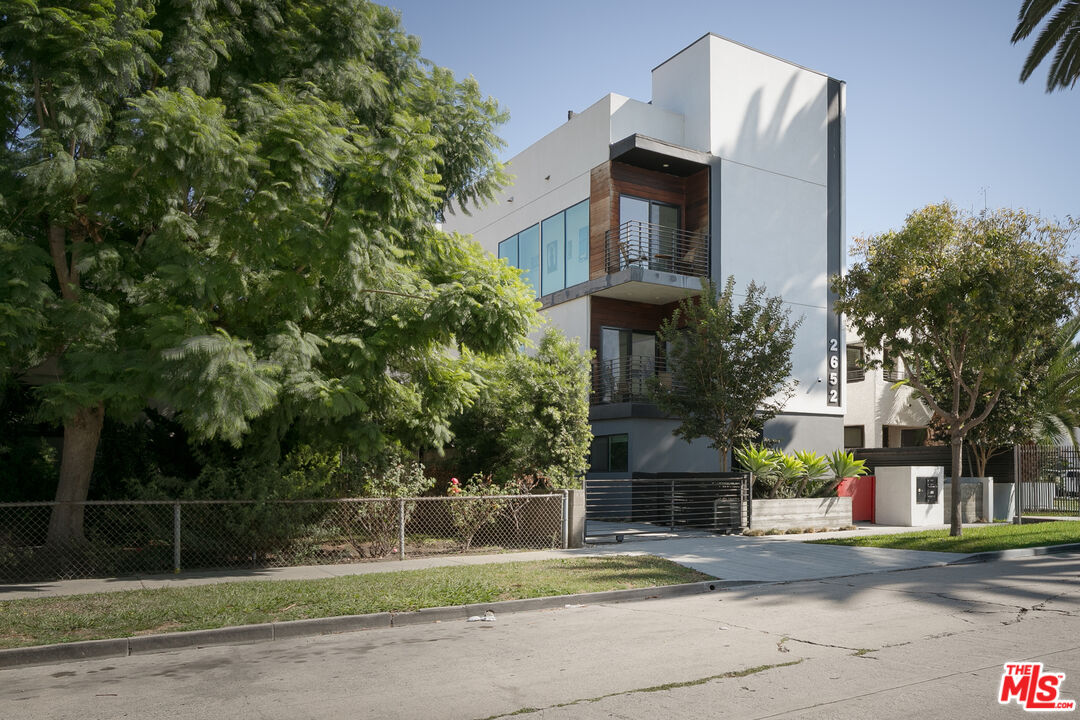 2652 S Mansfield Ave