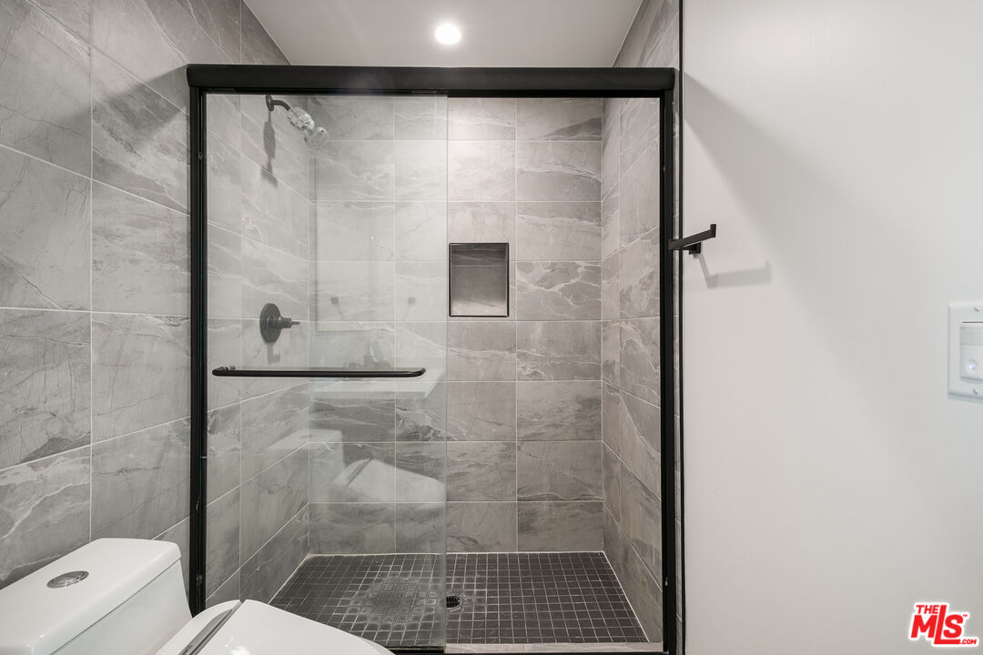 2652 S Mansfield Ave