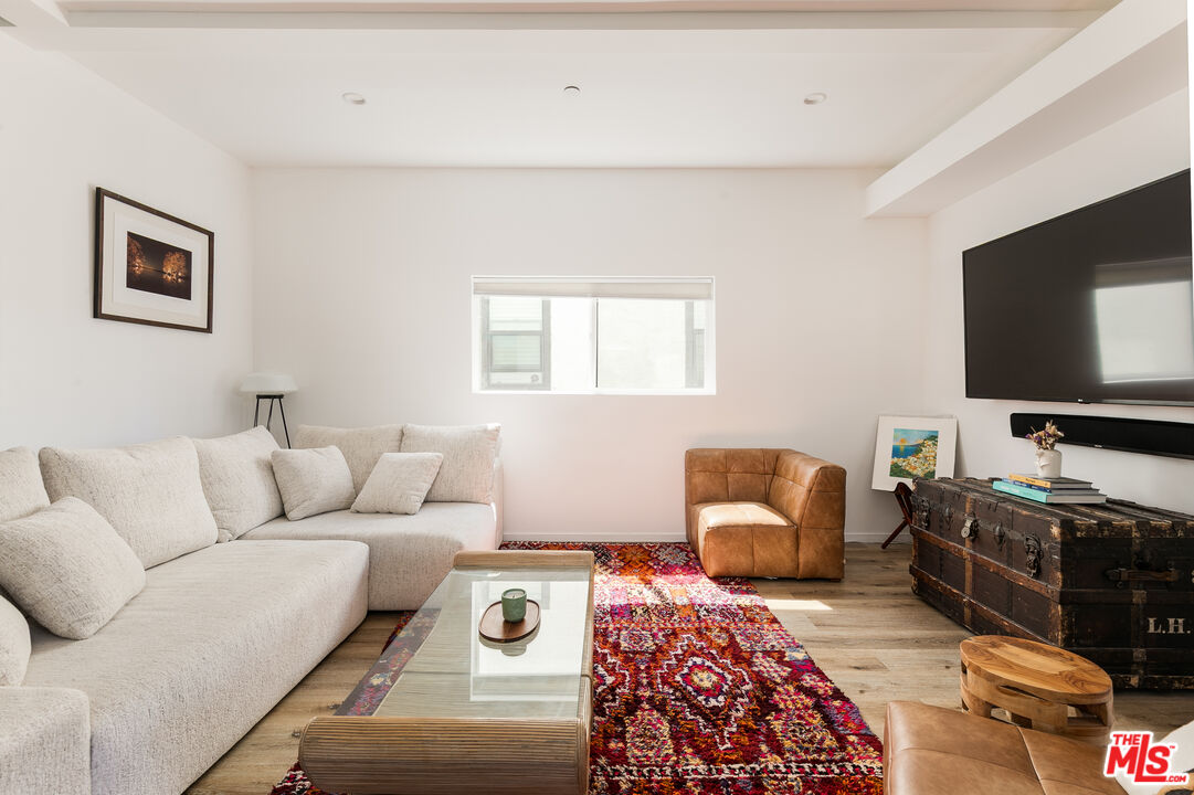 2652 S Mansfield Ave